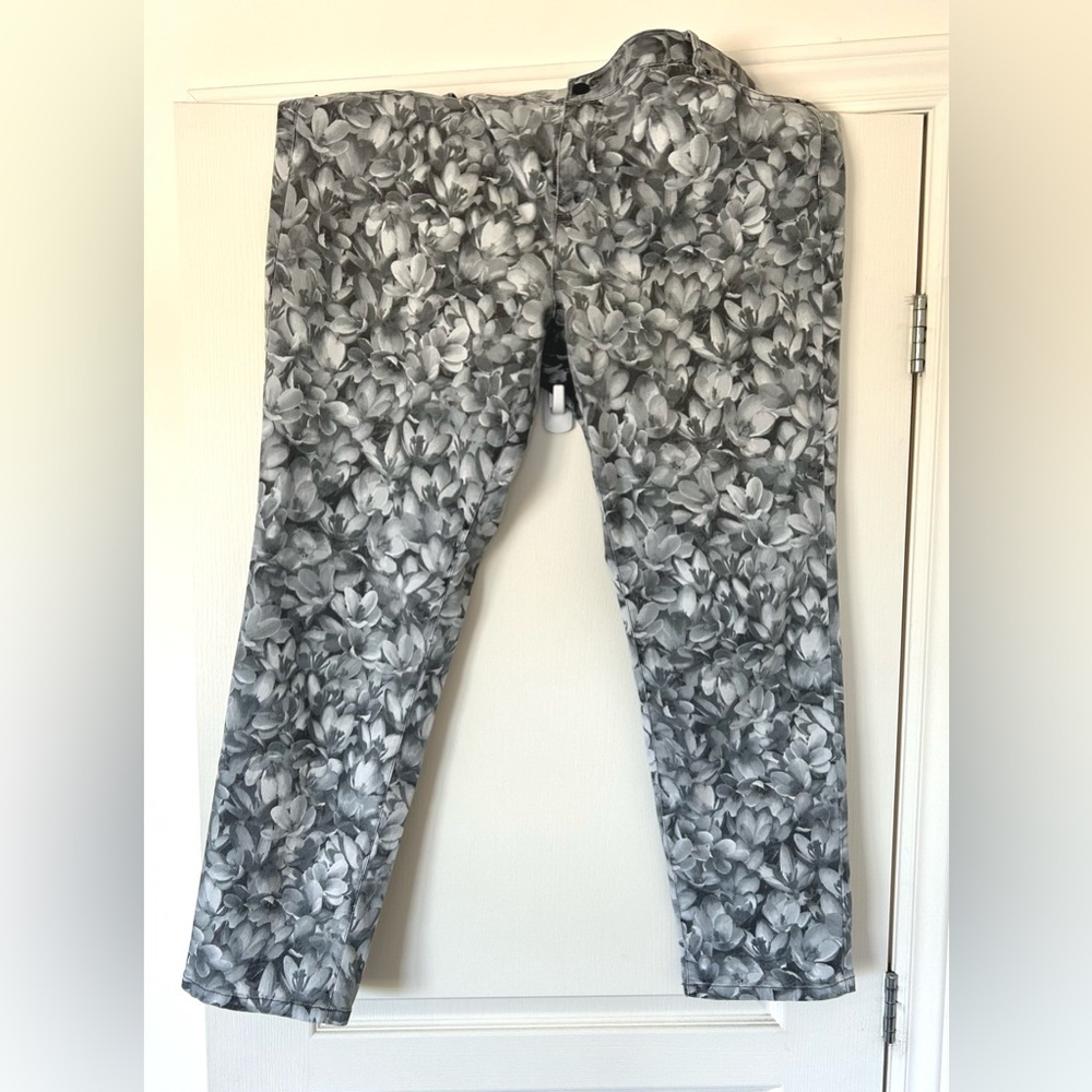 Michael Kors Floral Skinny Jeans – Black & Gray – Size 20 ✨